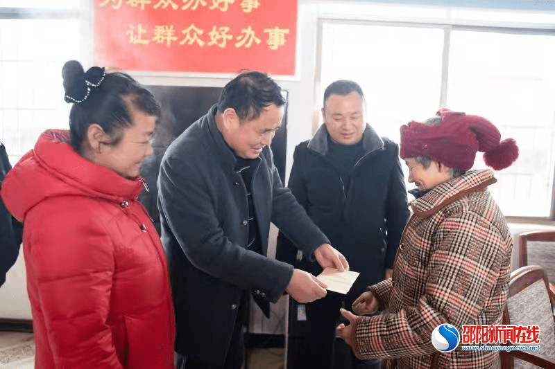 洞口县文昌街道党政班子及文昌商会非公经济人士代表一行慰问困难群众