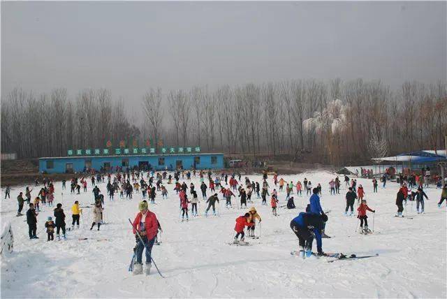 鹿泉区白鹿泉乡梁庄塔元庄冰雪乐园地址:正定滹沱河南岸叶子广场西行