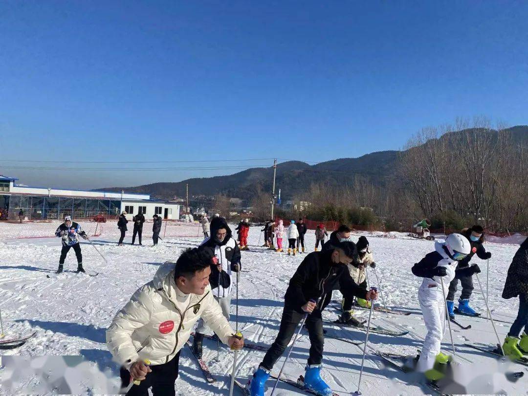 塔山滑雪场滑雪单人票499元玩全天20元门票10元保险自理