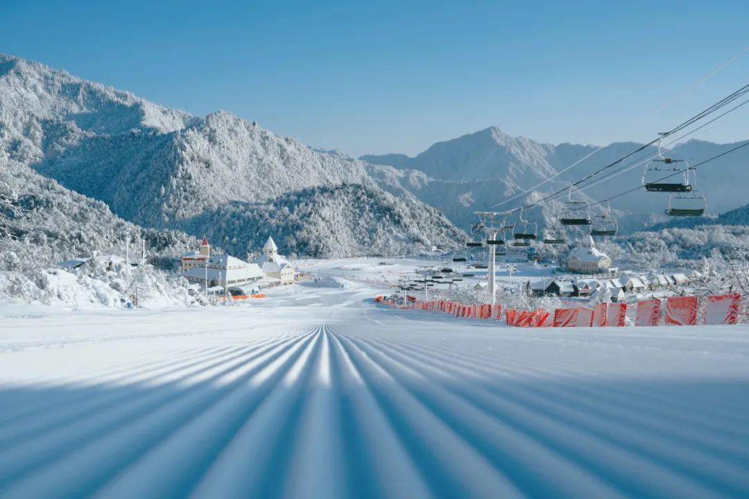 西岭雪山滑雪场西岭雪山滑雪场运动之后,恐怕没有比享受一顿火锅更