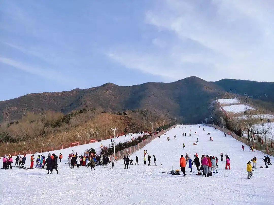 石家庄拥有西部长青冰雪小镇,无极山滑雪场,西柏坡滑雪场,红崖谷滑雪