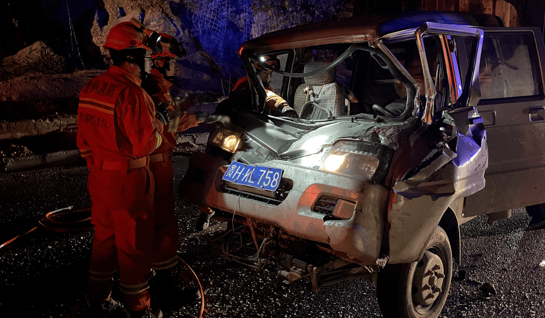 和梅影路消防救援站台江县消防救援大队立即调派接到报警后有1人被困