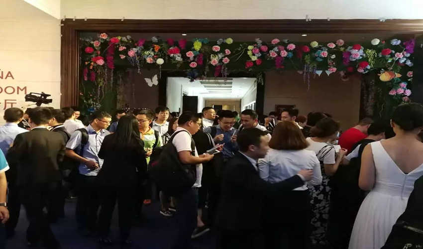 全面屏来袭击，全面屏高峰论坛今日在深开幕