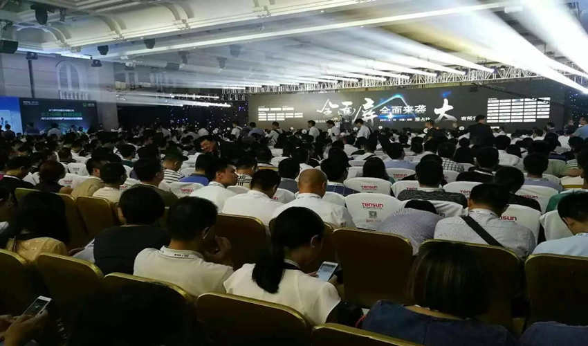 全面屏来袭击，全面屏高峰论坛今日在深开幕