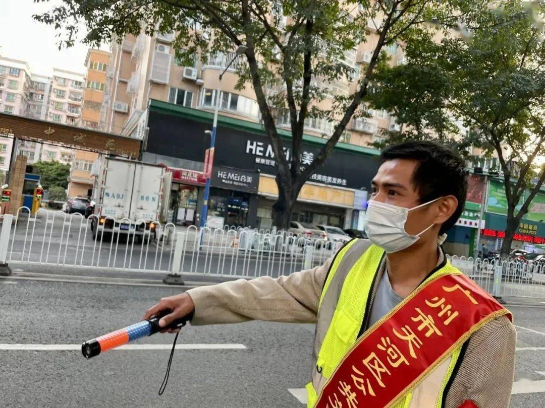 他曾是流浪汉,小偷,勇救跳江轻生的女孩后,努力做个好人_广州_邓世全