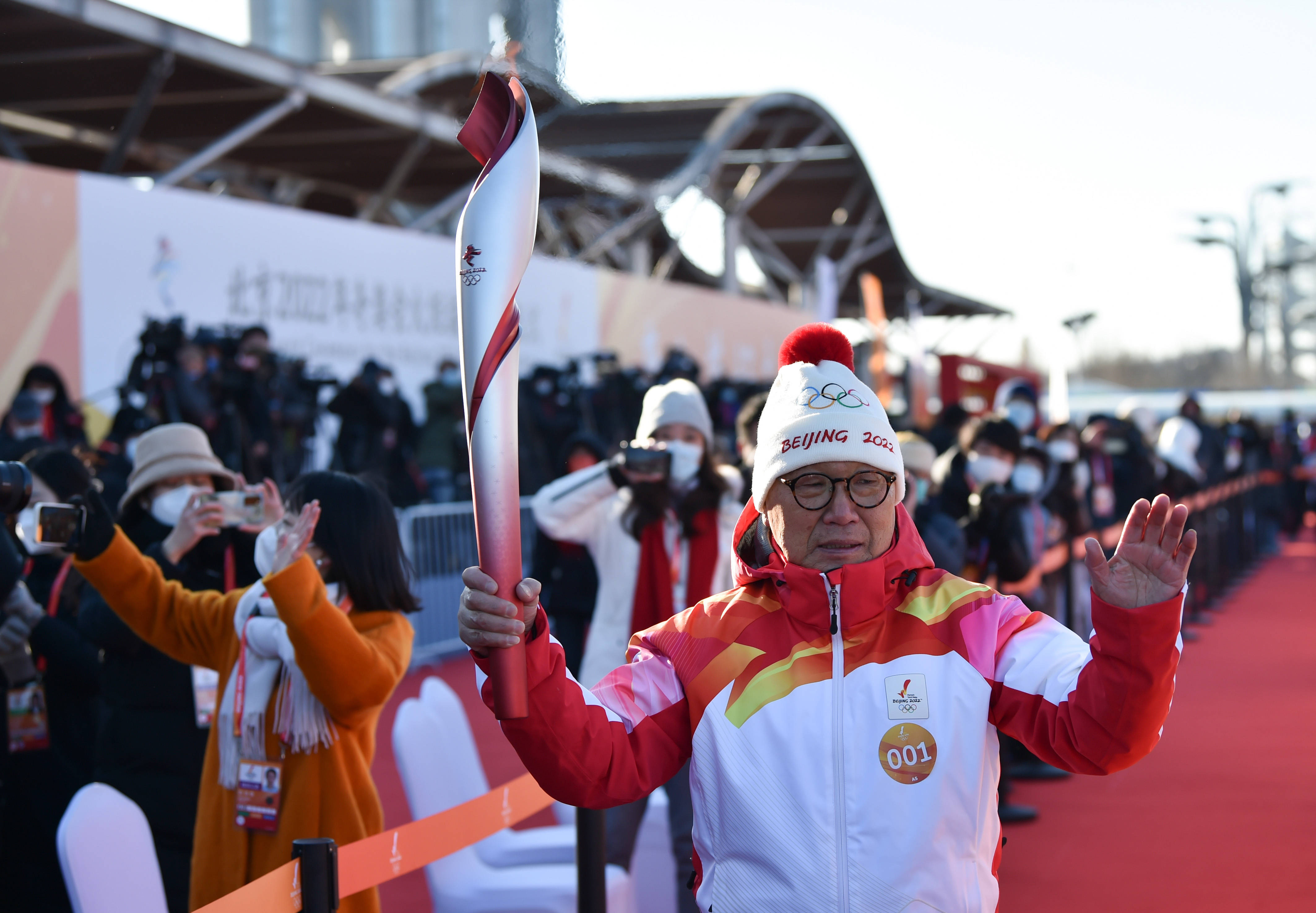 北京冬奥会火炬在奥森公园传递