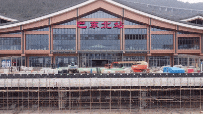 工程已经完工目前,巴东北站站前广场郑万高铁湖北段预计5月1日通车