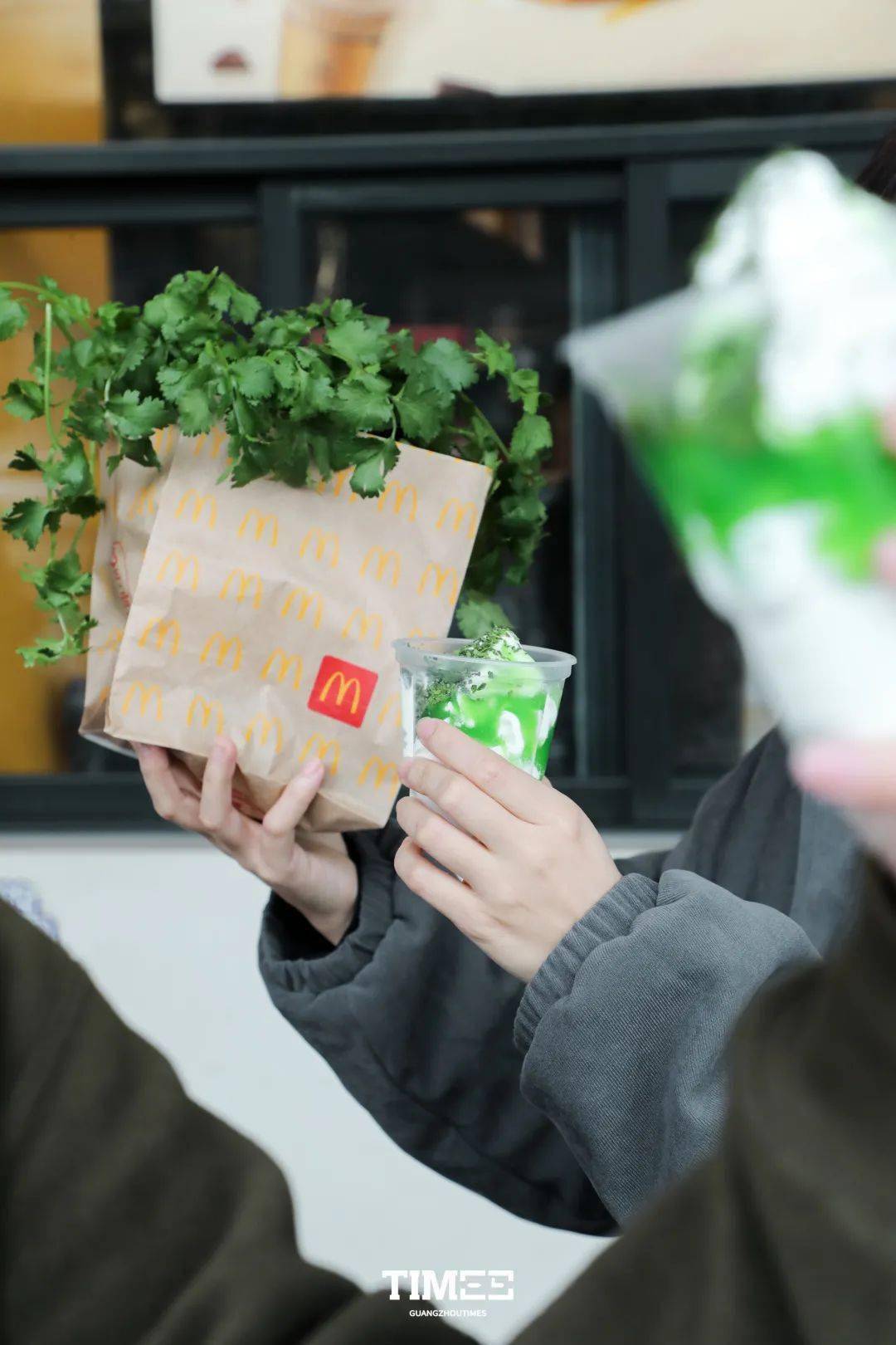 麦当劳香菜新地大火!网友快打起来了…_美食_香香_cream