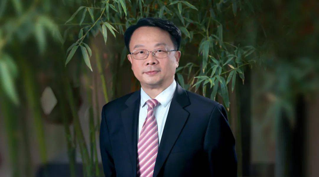 江苏姜堰人,曾任清华大学电子工程系党委副书记,副主任,主任
