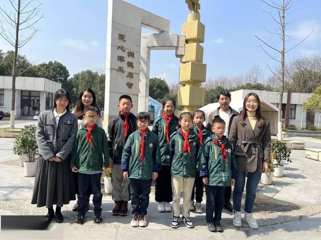 精神永驻薪火相传良渚第一小学35学雷锋纪念日活动