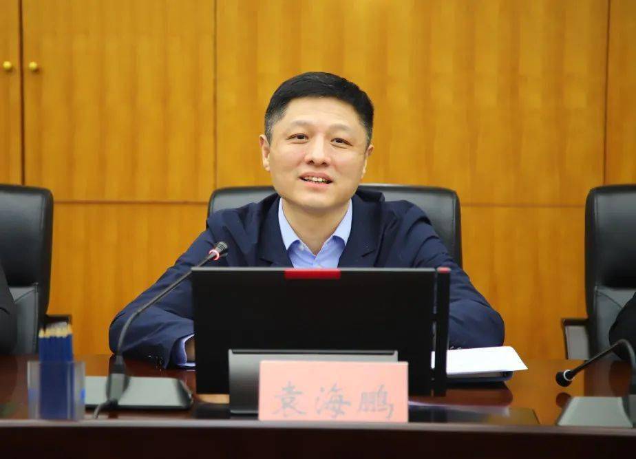 西城区委副书记袁海鹏参加座谈会,代表区委区政府对西城区优秀女性