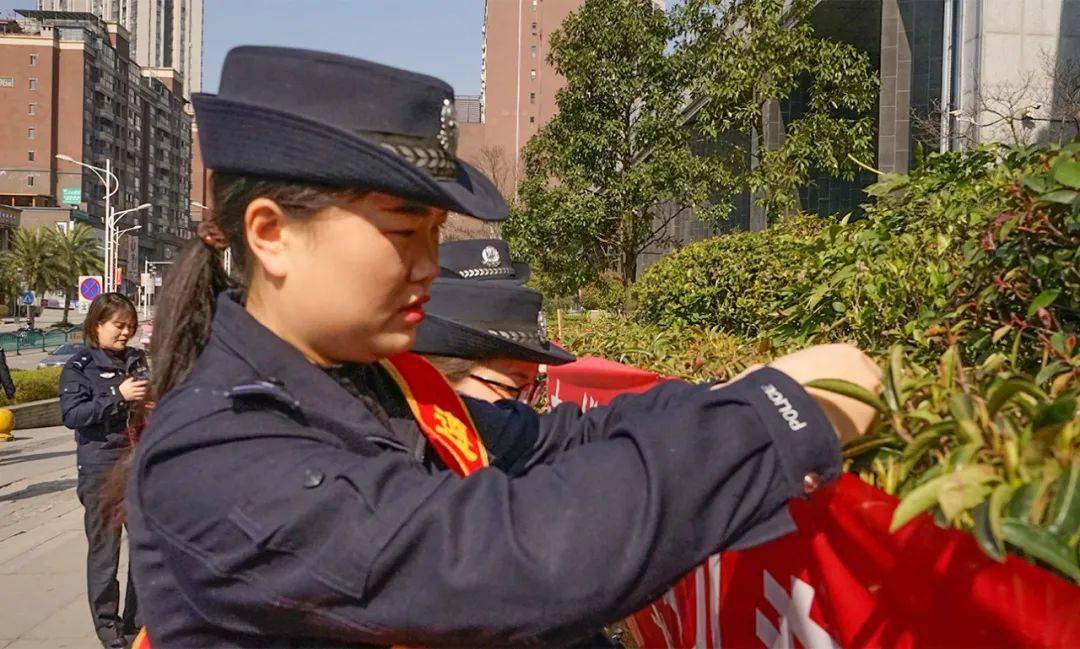 小朱警官朱传红弱肩担道义平凡岗位不平凡