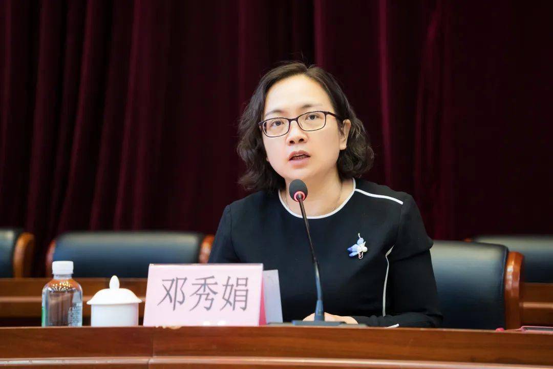 里水镇党委副书记,镇长邓秀娟发言.二是疫苗接种要做到"应接尽接.