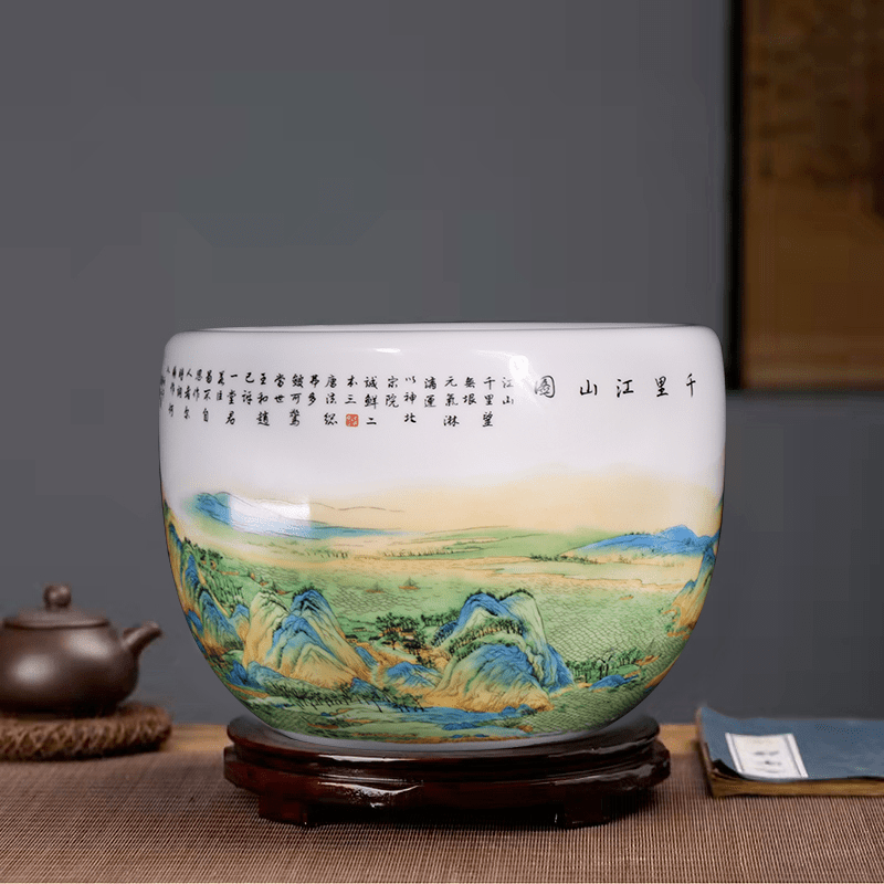 和吴景存两位大师创作的《千里江山大师缸》和《千里江山聚宝盆》