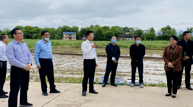 赣州市人大常委会副主任,瑞金市委书记吴建平,市人大常委会主任谢志斌