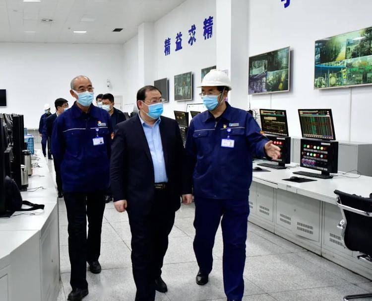 4月8日下午,潍坊市奎文区委副书记,区长刘建安一行6人来海化集团调研.