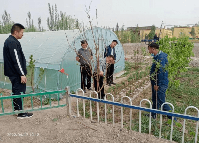 李新斌深入格达良乡调研时强调 合理使用土地 守牢