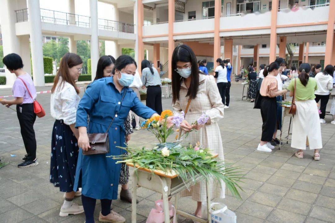 花艺醉人心与共约春天阳春市第一中学2022年插花大赛