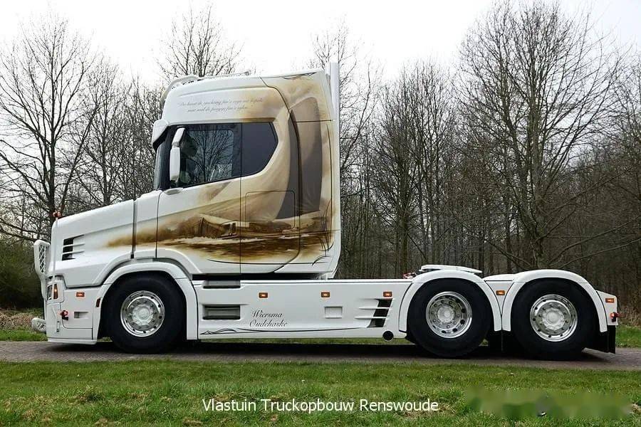 它叫沃尔沃vt5荷兰vlastuin改装的fh长头卡车正式亮相