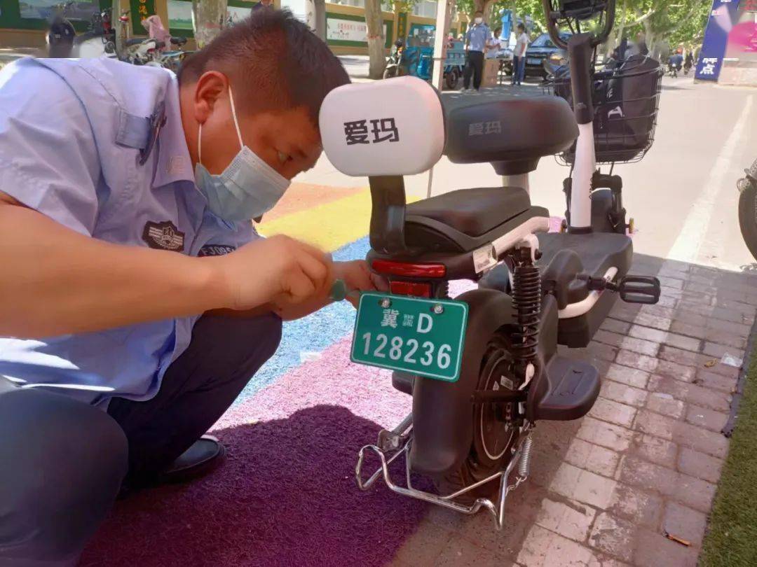 今起正式上牌邯郸市首副新国标电动自行车号牌迎来车主