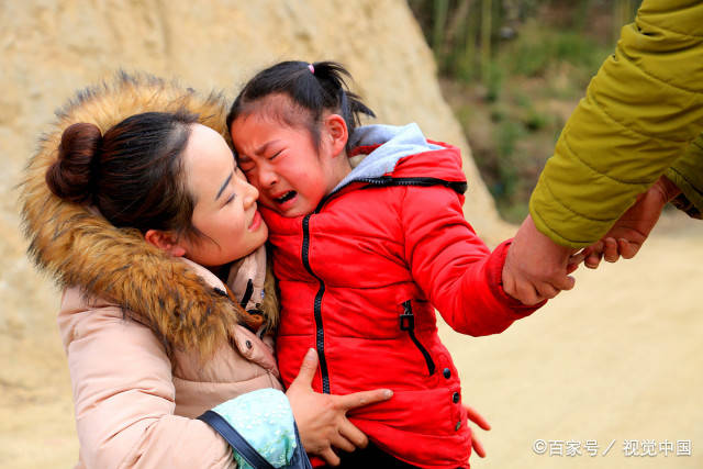 离异女人带着孩子，没有丈夫的女人，未来生活苦不堪言吗！