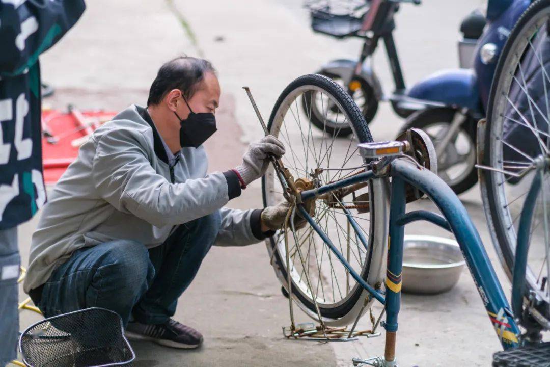 他在北大修单车_蔺师傅_时候_自行车