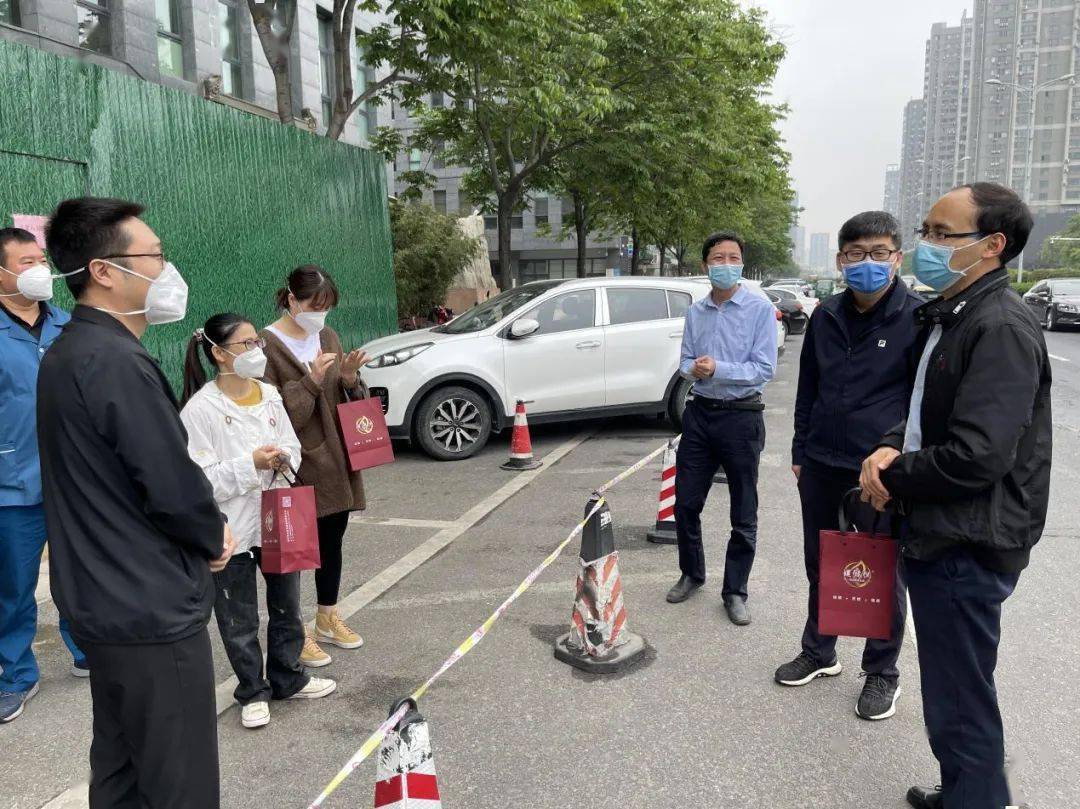 暖心中药香囊牵挂疫线人员安康