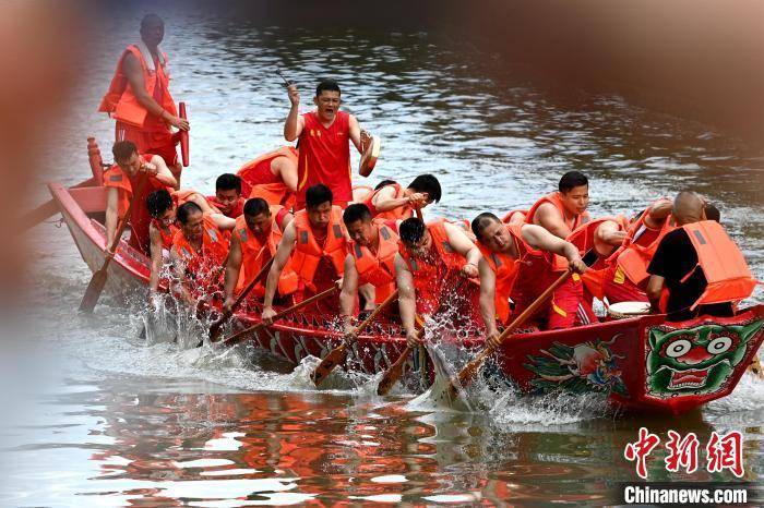 福建漳州浦头港端午节上演龙舟赛_海峡两岸端午赛龙舟_金川_芗城区