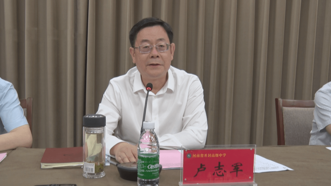 当日下午,卢志军参加了开封高中新团员入团仪式,为新