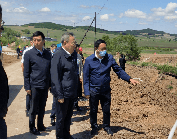 湖长王文力和副市长,市级河长代罡赴新兴区倭肯河段和挖金别河段巡河