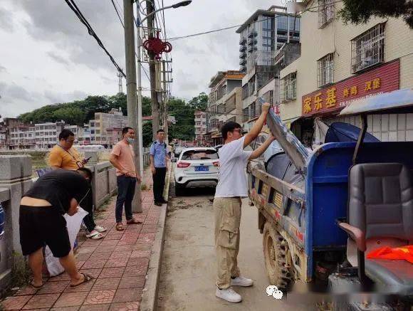 要闻上砂镇紧盯扫干净摆整齐目标持续开展美丽圩镇建设