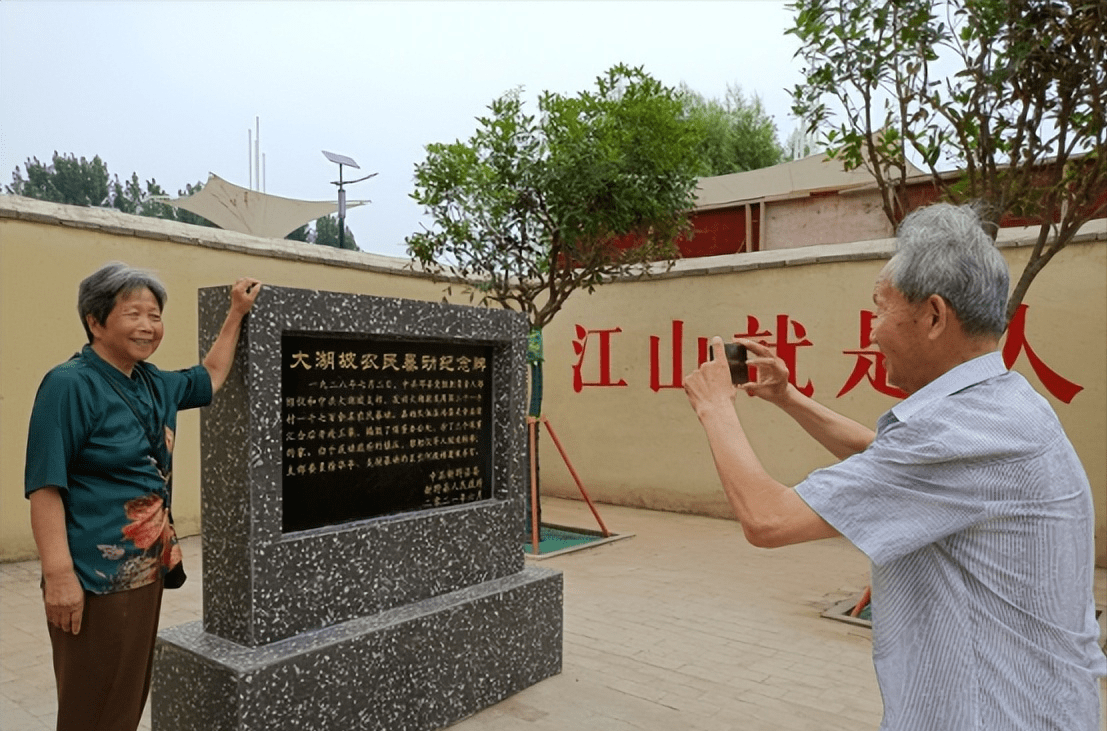 王集镇不但有汉墓凤凰台,邓禹台,非物质文化传承根雕小院,还有杨克明