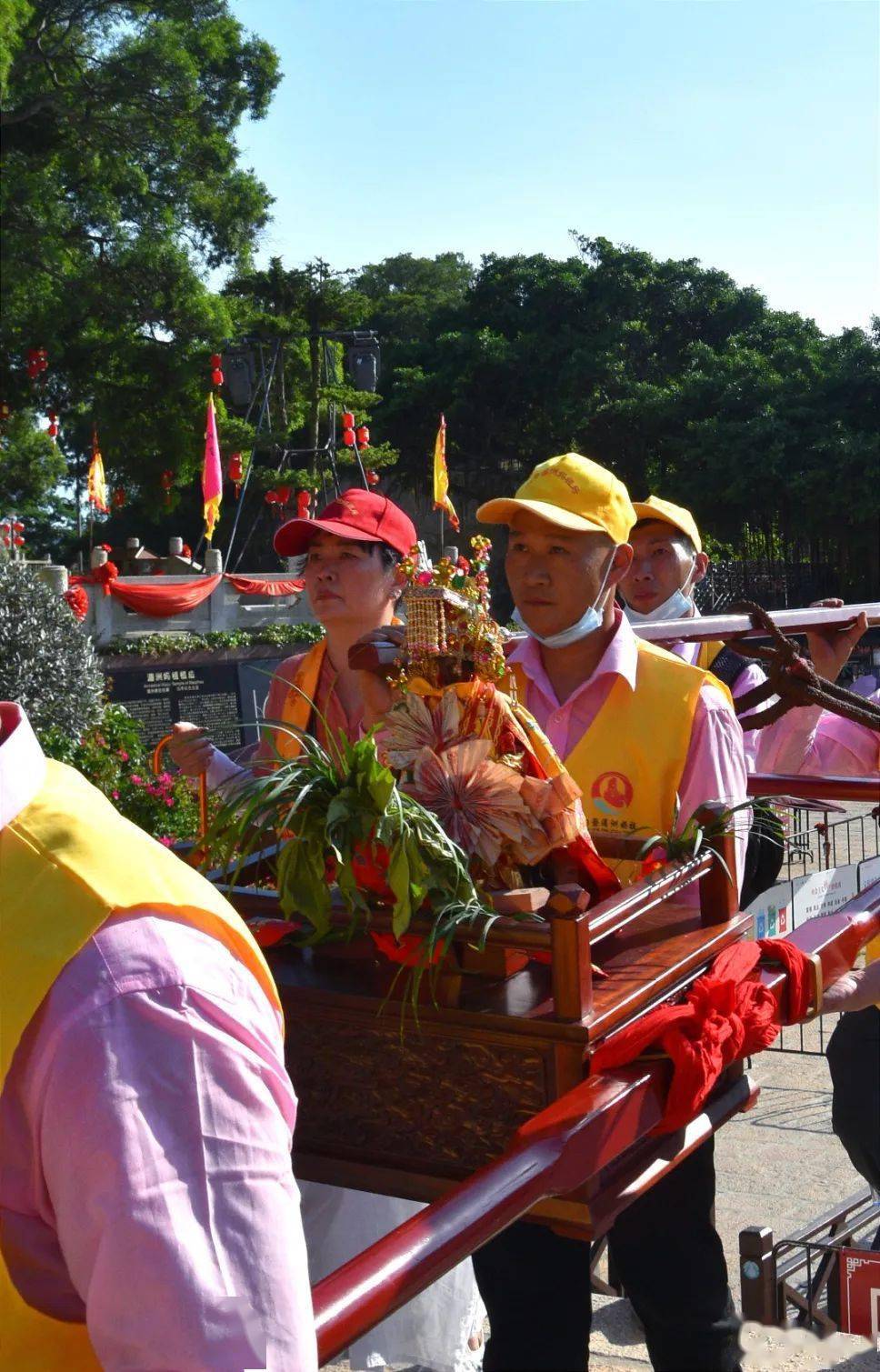 西胪内輋妈祖阁520多名信众恭请分灵妈祖到祖庙谒祖进香