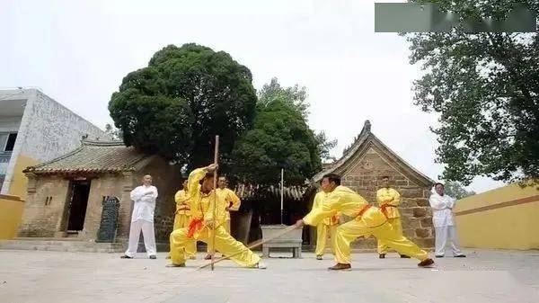 黄龙拳又称崆峒拳,崆门拳,青龙拳,相传是轩辕黄帝于崆峒山问道于广成