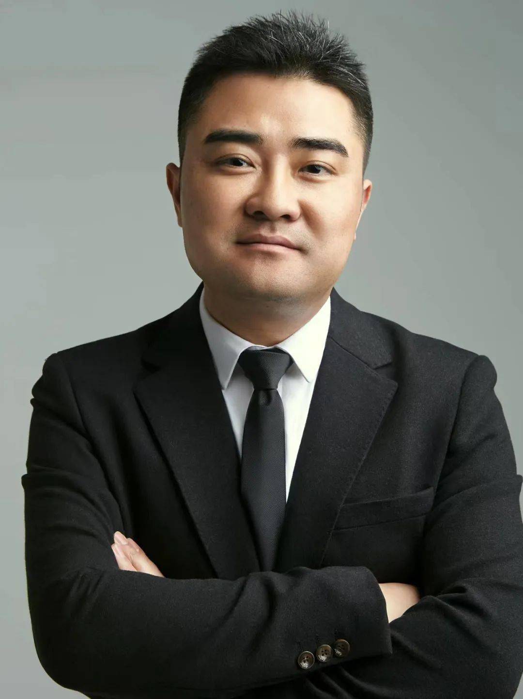 童继铭,泰州市文广新局原文艺处处长,江苏省戏剧家协会会员,江苏省