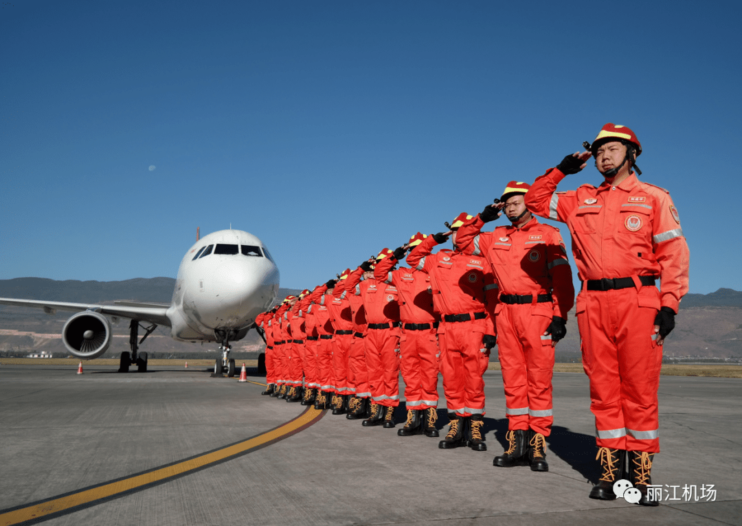 最初由两辆消防车6名战斗员组成,2011年机场改扩建以后,机