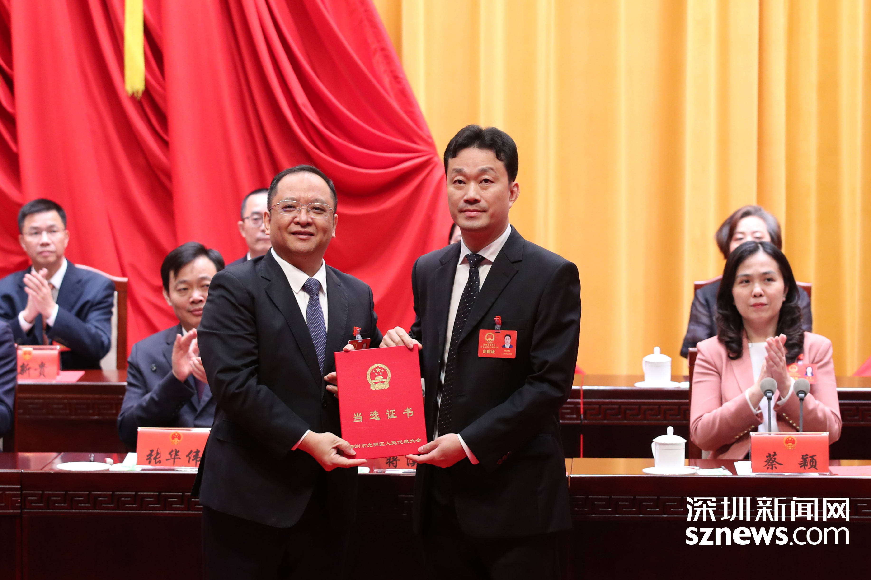 光明区第一届人民代表大会第八次会议召开 邱浩航当选光明区人民政府