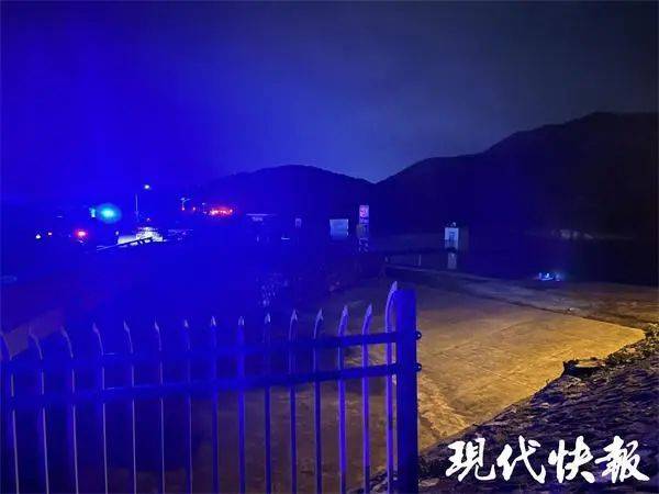 她被打捞上来，已不幸身亡…