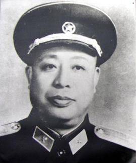 授衔,原上海市老闸区区长;陈伟达,未授衔,原中央政法委副书记;邱相田