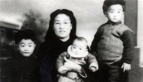 新中国第一位贪官刘青山，被判死刑后，他的3个儿子最后都怎样了