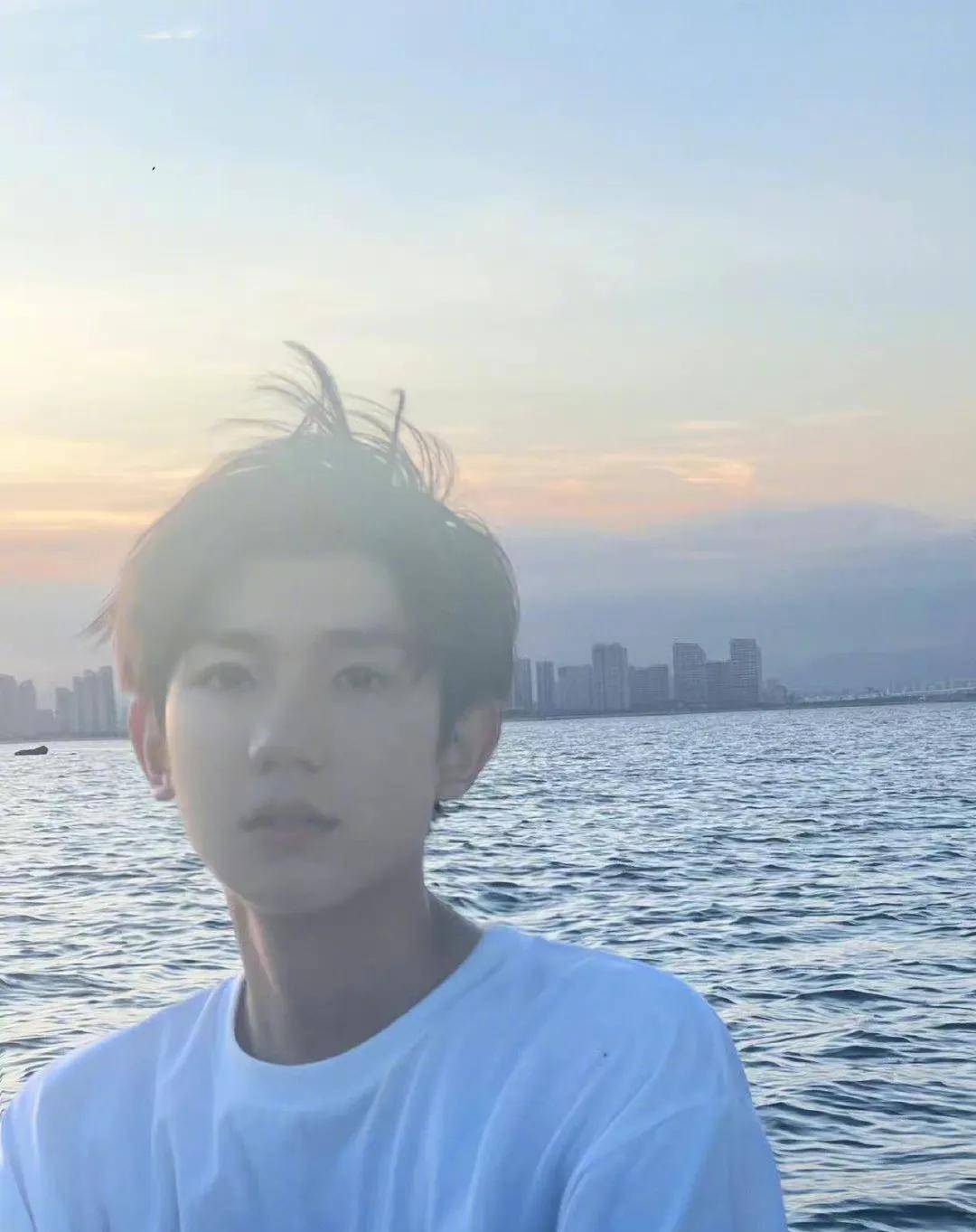 王源:海与音乐的记忆碎片_少年_歌曲_潮汐
