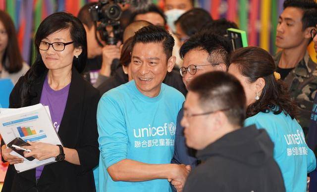 刘德华与王心凌的"梅开二度"_成功_明星_海啸