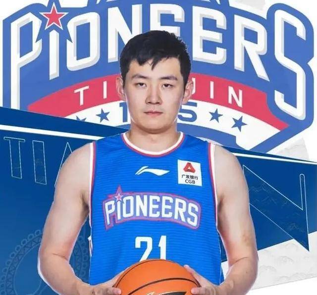 施宇晨是上海男篮培养出来的年轻后卫,不过天赋比较一般.
