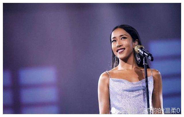 "黑美人"吉克隽逸:出道近十年,败坏路人缘,她到底做了什么?