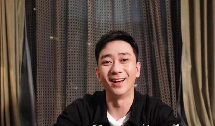 而且他依旧是笑果文化的艺人.