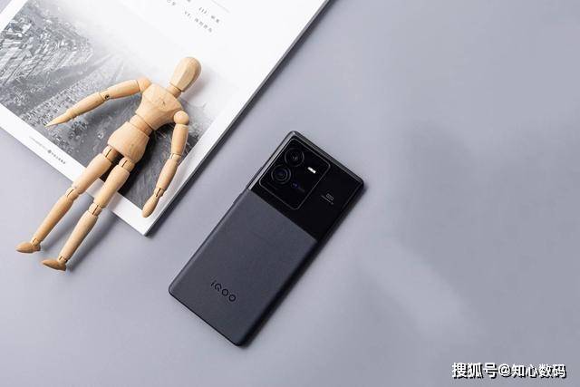 ��ֻ����iPhone��,��3�׿�߶˻�����ֵ����,��ǿ��