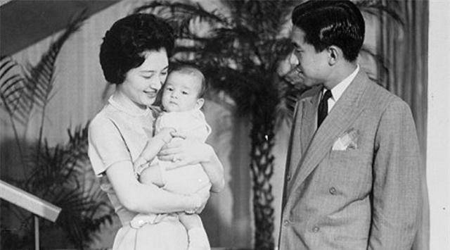 美智子皇后拒绝合葬：我和明仁天皇米乐M6 M6米乐没爱情只有子宫被需要(图2)