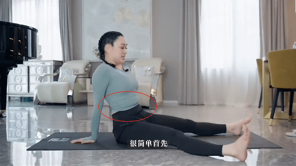 米乐M6 M6米乐钟丽缇做瑜伽肚子赘肉多但她都51了这身材很健美比干瘪好看！(图2)