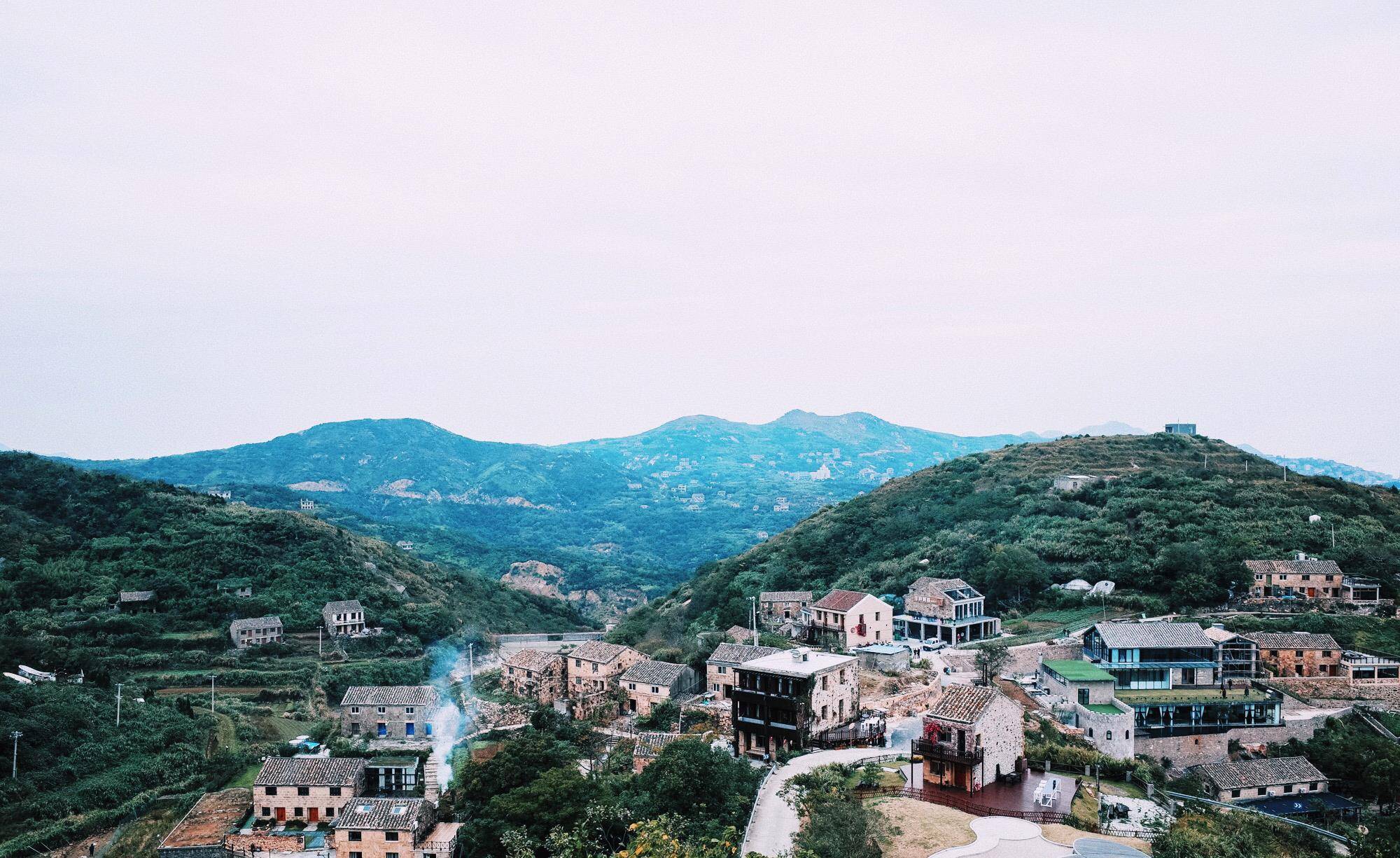 浙江东南最美的小镇，百年石屋点缀在山海间，被誉为“石屋之乡”