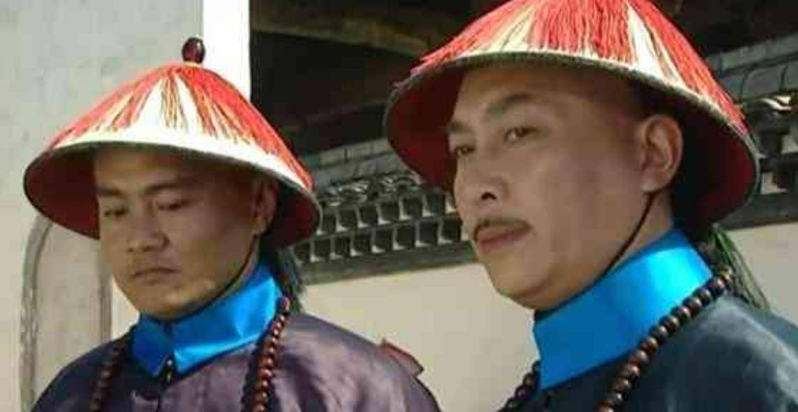 雍正八年(1730年,因宜家王胤祥的丧事,允祉迟迟不来,后庄亲王允禄